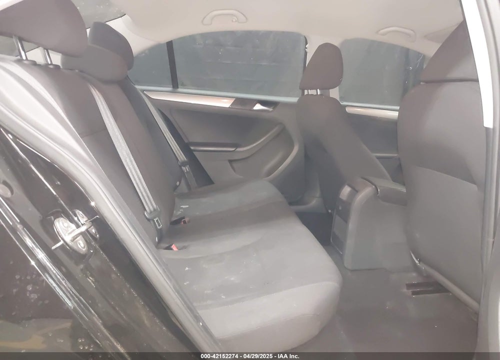 2016 VOLKSWAGEN JETTA VIN: 3VWD67AJ9GM261972