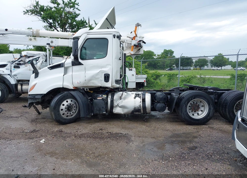2023 FREIGHTLINER NEW CASCADIA 116 VIN: 3AKJHTDV6PDNW7408