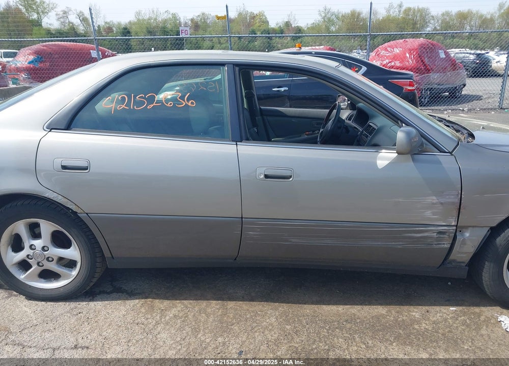 2001 LEXUS ES 300 VIN: JT8BF28G110334879