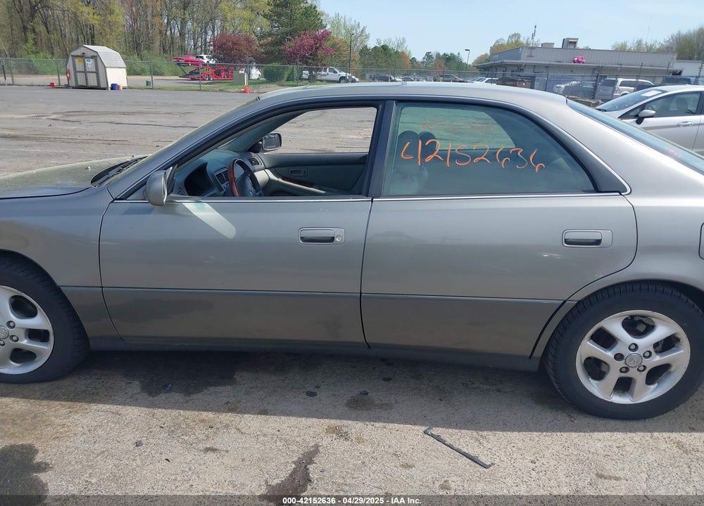 2001 LEXUS ES 300 VIN: JT8BF28G110334879