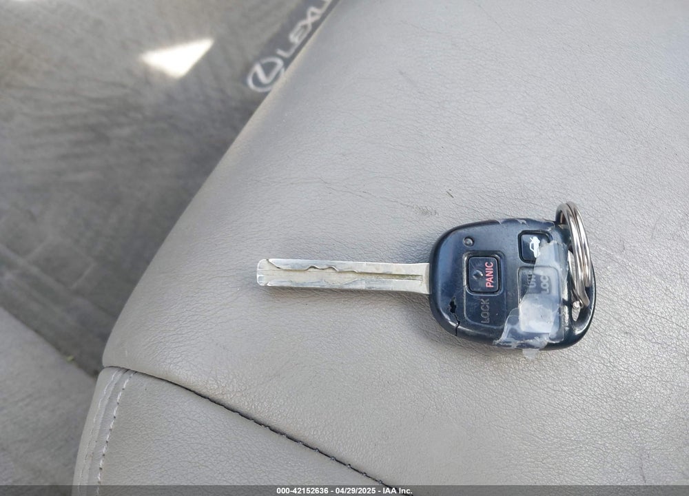 2001 LEXUS ES 300 VIN: JT8BF28G110334879