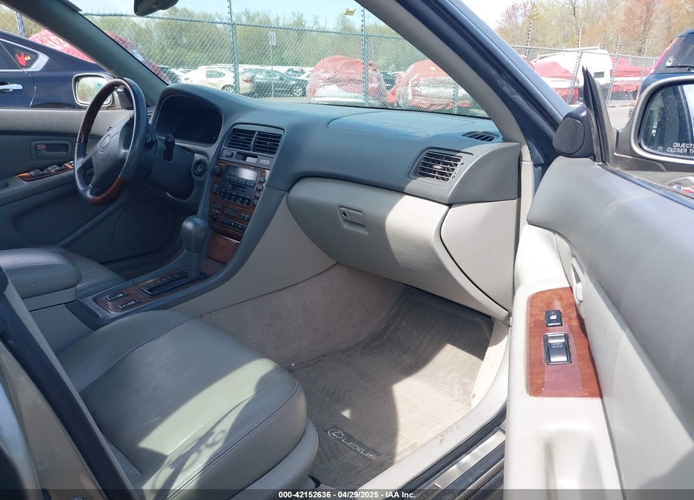 2001 LEXUS ES 300 VIN: JT8BF28G110334879