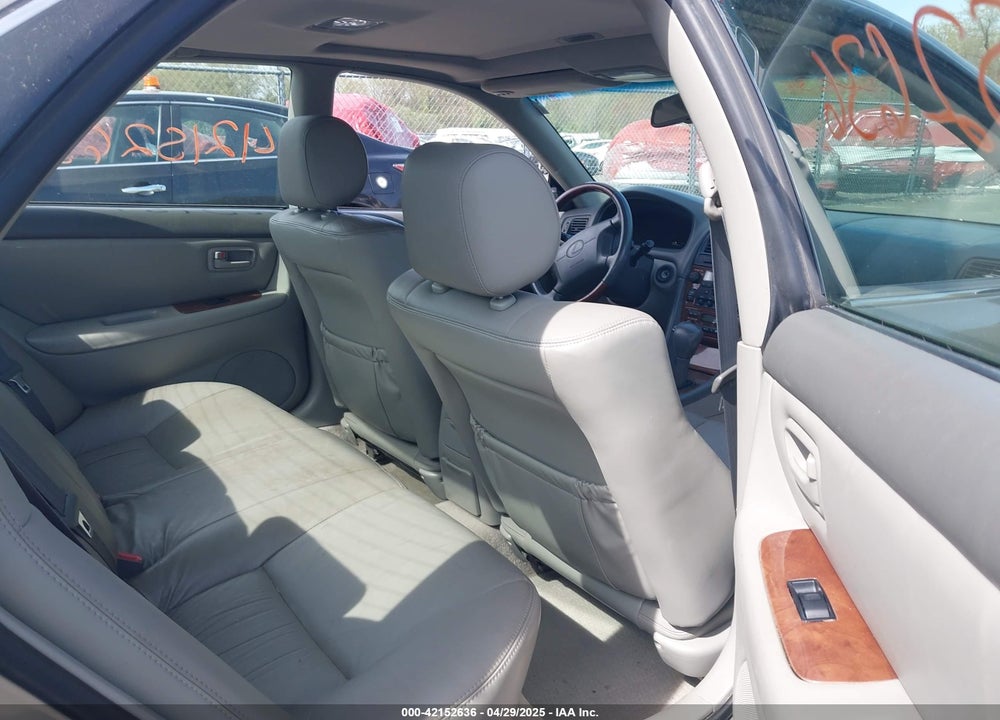 2001 LEXUS ES 300 VIN: JT8BF28G110334879