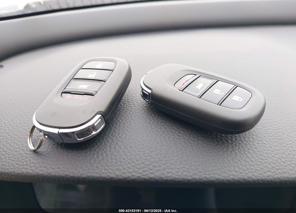 2025 HONDA HR-V VIN: 3CZRZ2H31SM742182