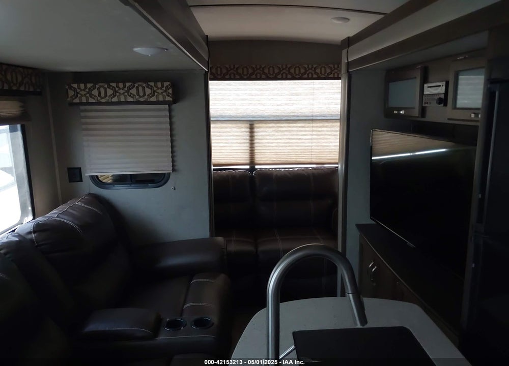 2019 KEYSTONE PREMIER VIN: 4YDT34R24KD430851