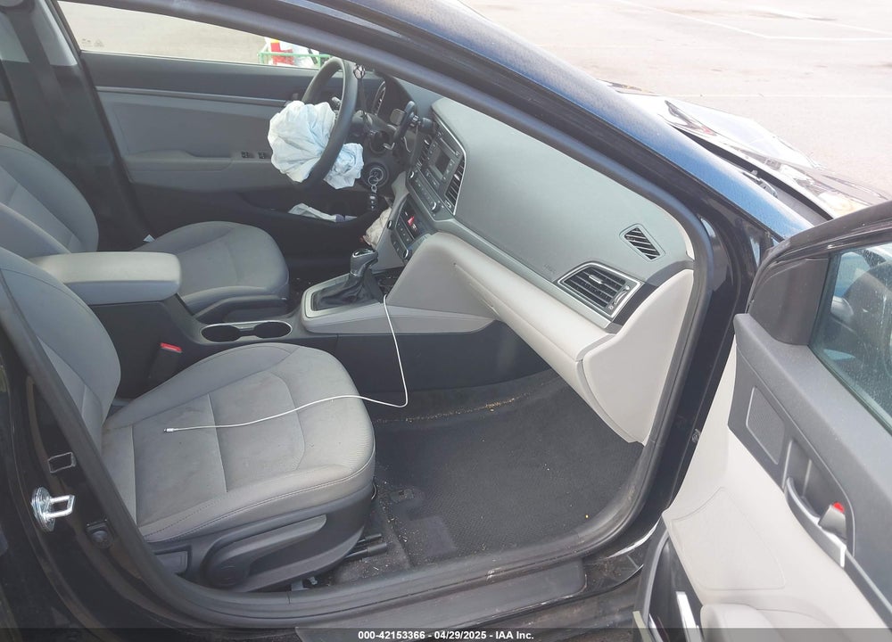 2018 HYUNDAI ELANTRA VIN: 5NPD74LF4JH280305
