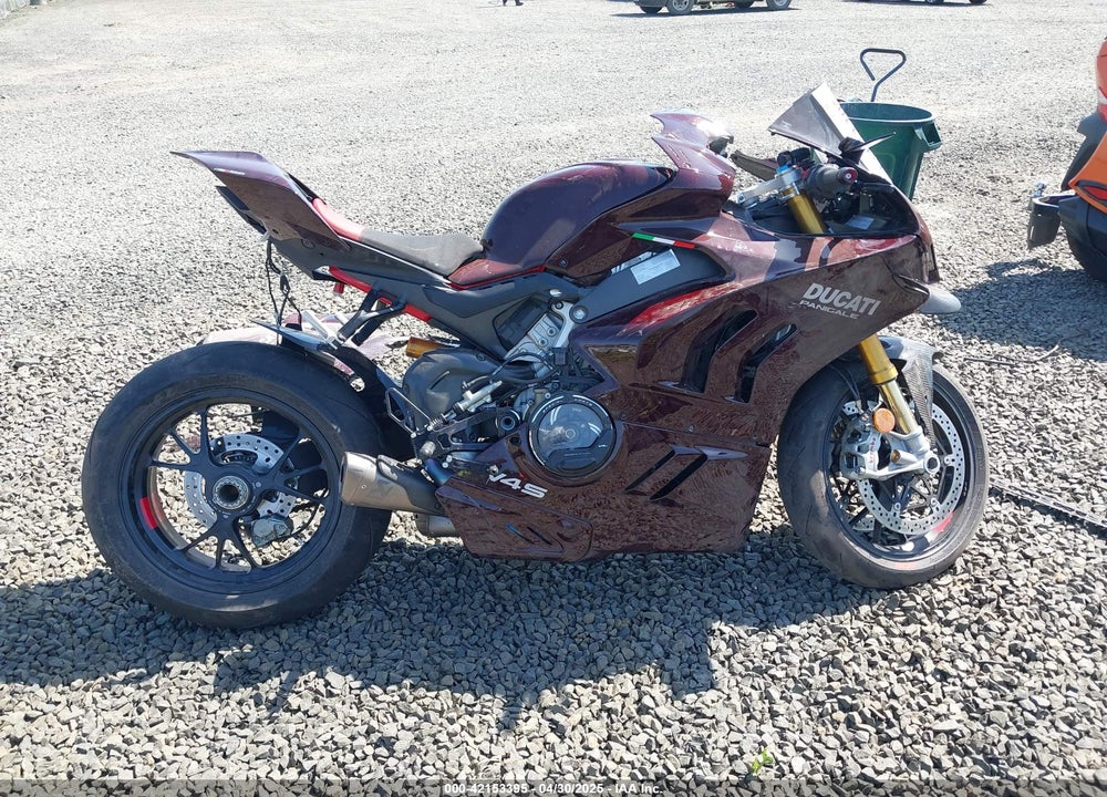 2023 DUCATI PANIGALE V4S VIN: ZDMDAGWW0PB004152