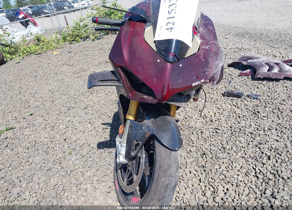 2023 DUCATI PANIGALE V4S VIN: ZDMDAGWW0PB004152