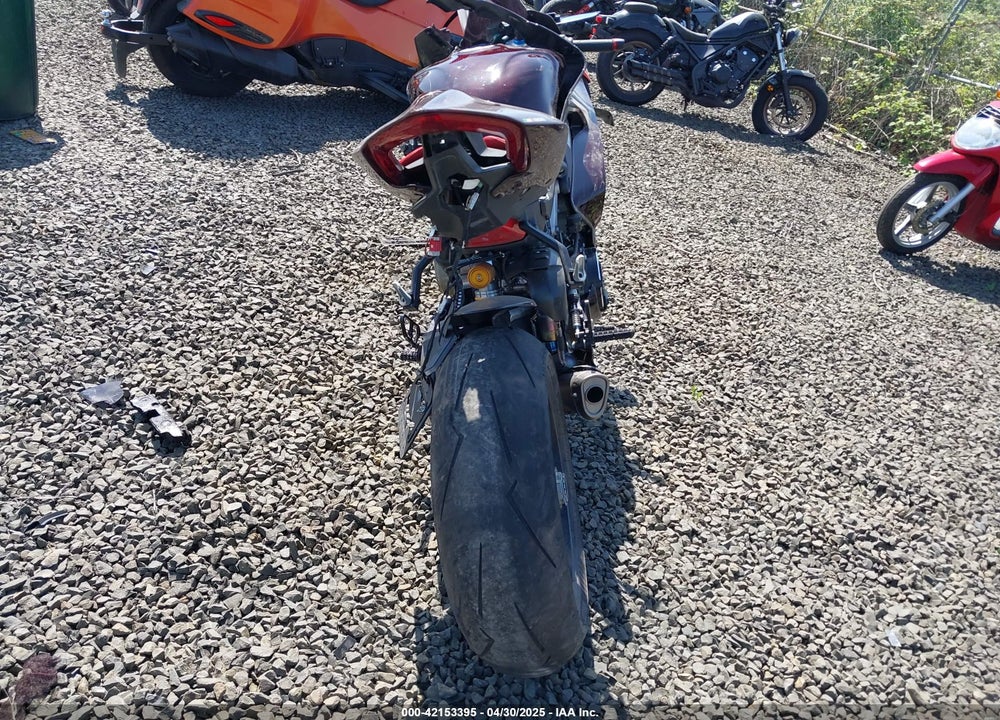 2023 DUCATI PANIGALE V4S VIN: ZDMDAGWW0PB004152