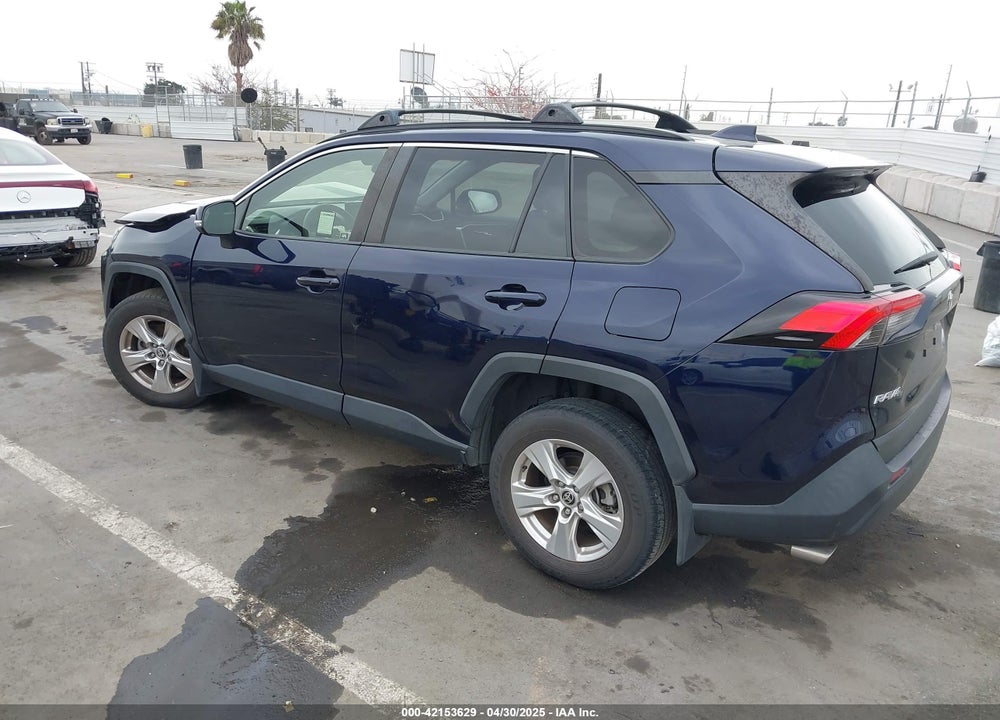 2021 TOYOTA RAV4 XLE VIN: JTMW1RFV1MD062147
