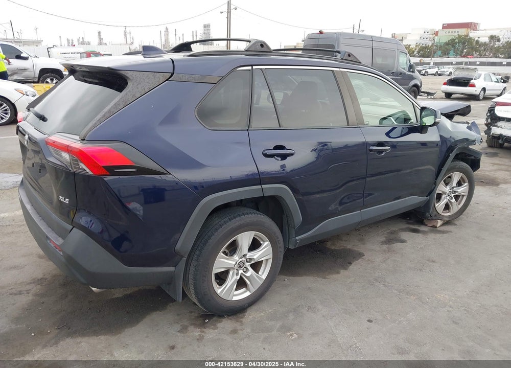 2021 TOYOTA RAV4 XLE VIN: JTMW1RFV1MD062147