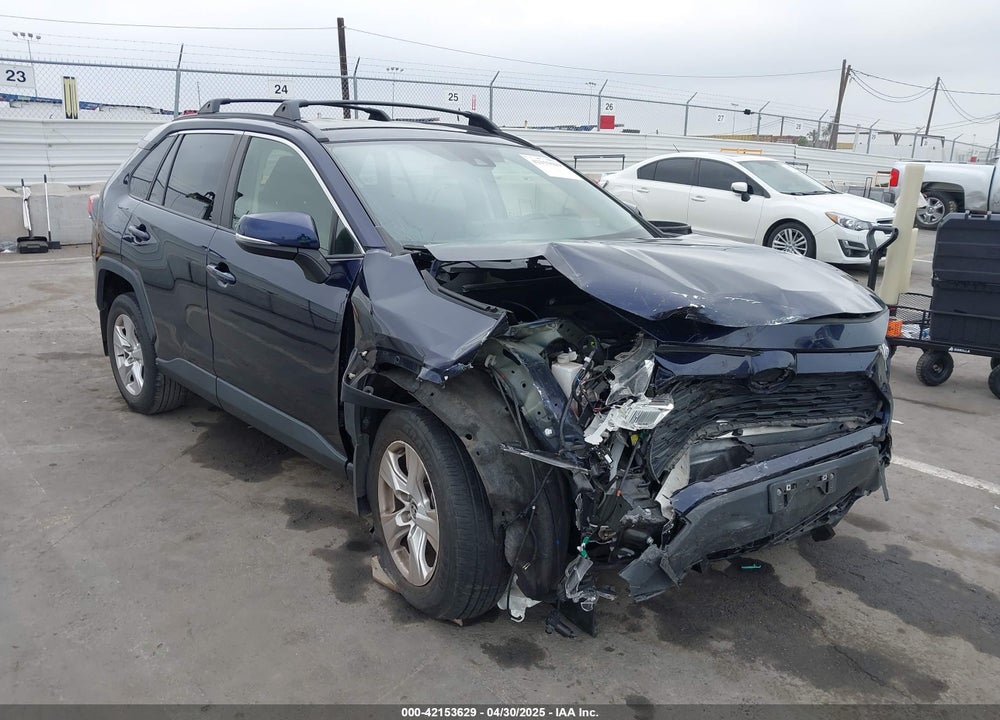 2021 TOYOTA RAV4 XLE VIN: JTMW1RFV1MD062147