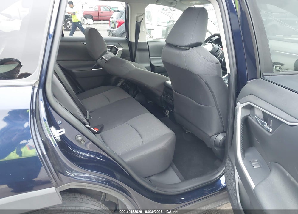 2021 TOYOTA RAV4 XLE VIN: JTMW1RFV1MD062147