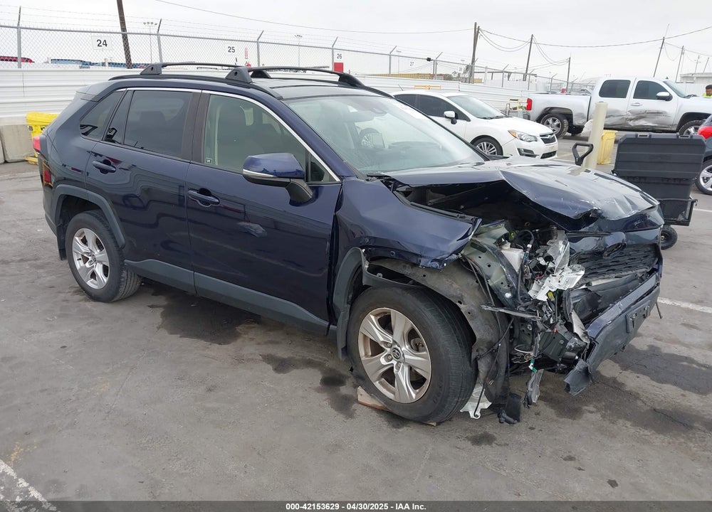 2021 TOYOTA RAV4 XLE VIN: JTMW1RFV1MD062147