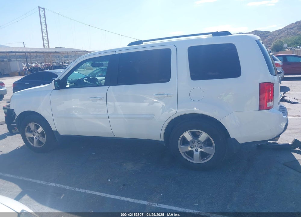 2011 HONDA PILOT EX-L VIN: 5FNYF3H57BB036288