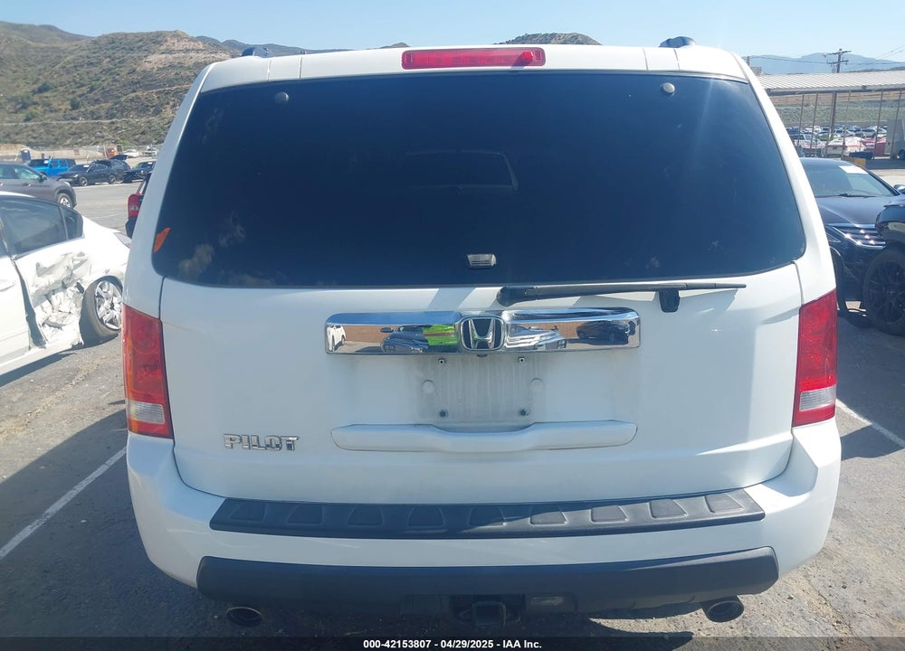 2011 HONDA PILOT EX-L VIN: 5FNYF3H57BB036288