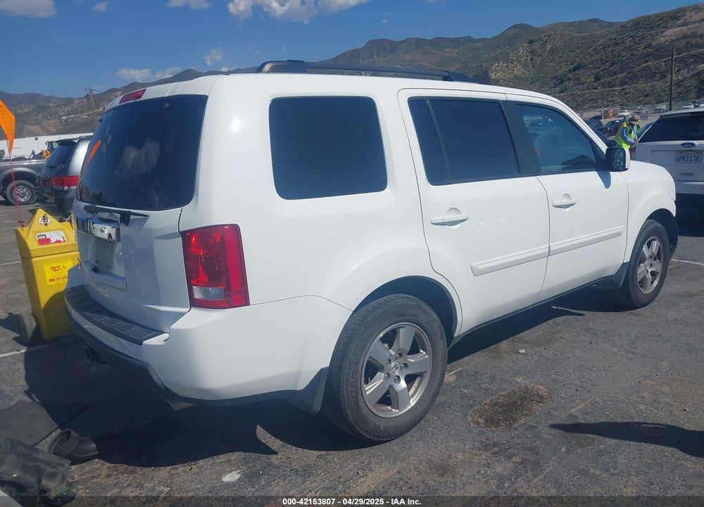 2011 HONDA PILOT EX-L VIN: 5FNYF3H57BB036288