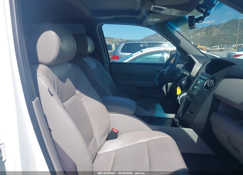 2011 HONDA PILOT EX-L VIN: 5FNYF3H57BB036288