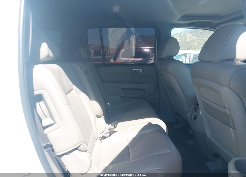 2011 HONDA PILOT EX-L VIN: 5FNYF3H57BB036288