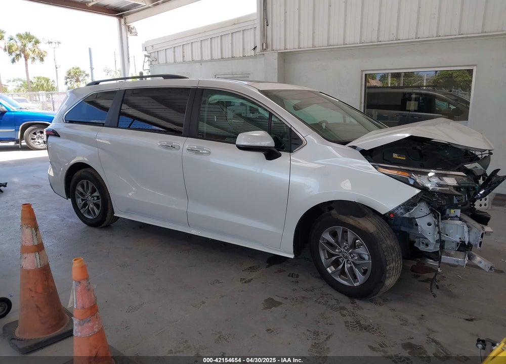 2023 TOYOTA SIENNA XLE VIN: 5TDYRKEC9PS176415