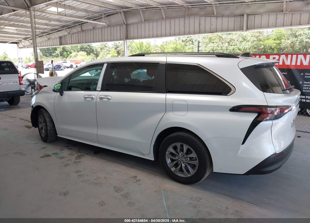 2023 TOYOTA SIENNA XLE VIN: 5TDYRKEC9PS176415