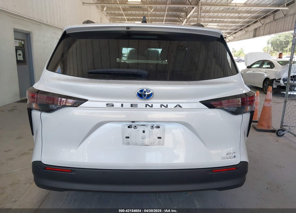 2023 TOYOTA SIENNA XLE VIN: 5TDYRKEC9PS176415