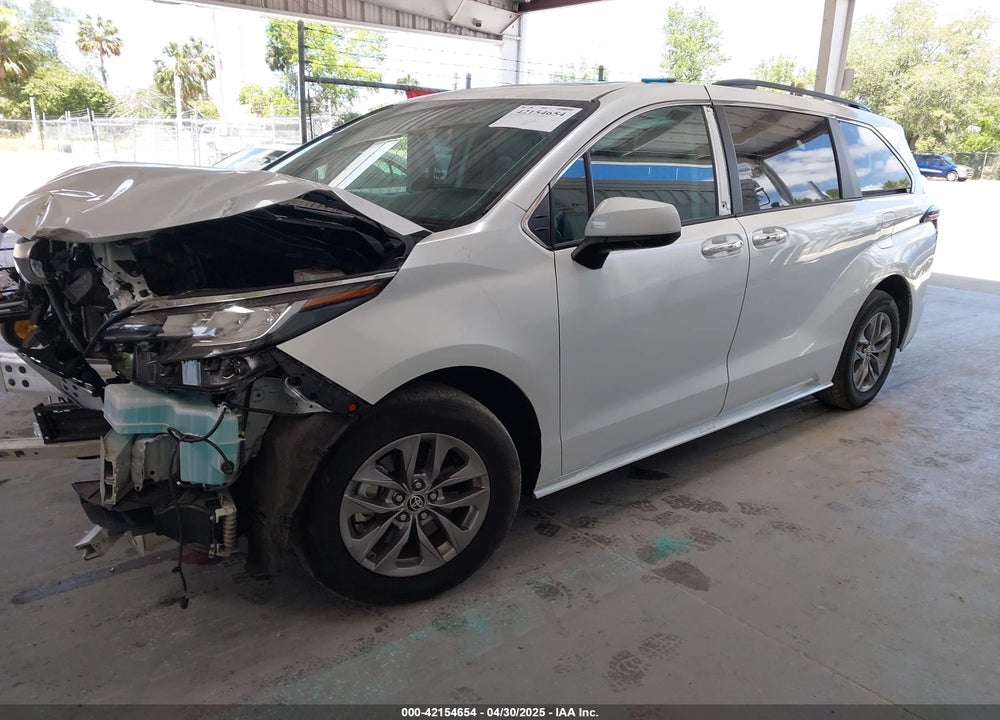 2023 TOYOTA SIENNA XLE VIN: 5TDYRKEC9PS176415