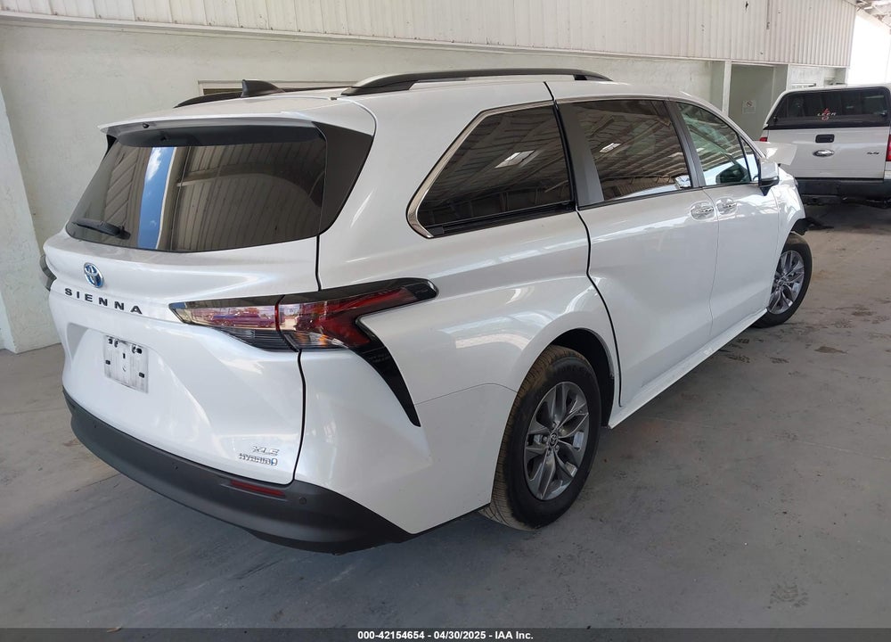 2023 TOYOTA SIENNA XLE VIN: 5TDYRKEC9PS176415