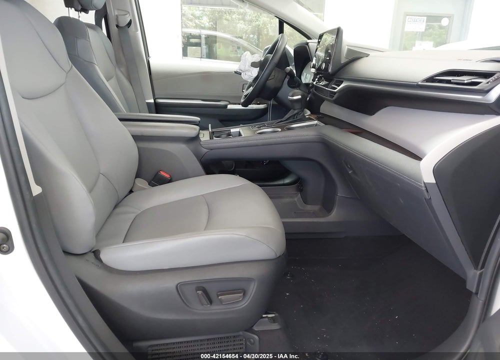 2023 TOYOTA SIENNA XLE VIN: 5TDYRKEC9PS176415