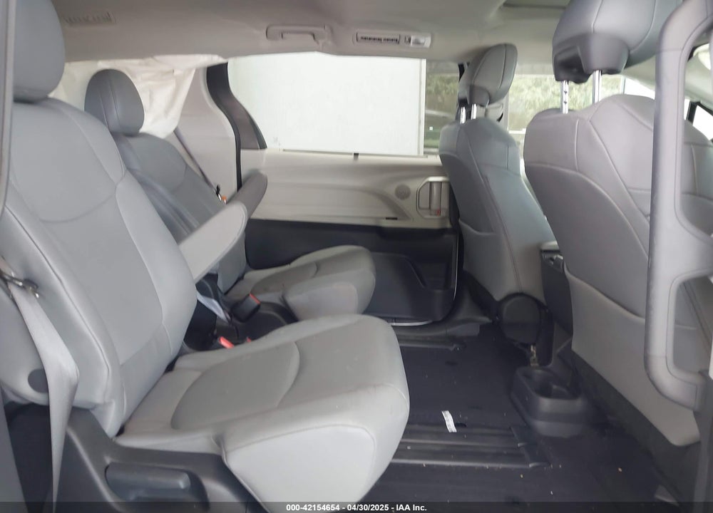 2023 TOYOTA SIENNA XLE VIN: 5TDYRKEC9PS176415