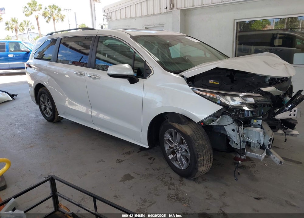 2023 TOYOTA SIENNA XLE VIN: 5TDYRKEC9PS176415