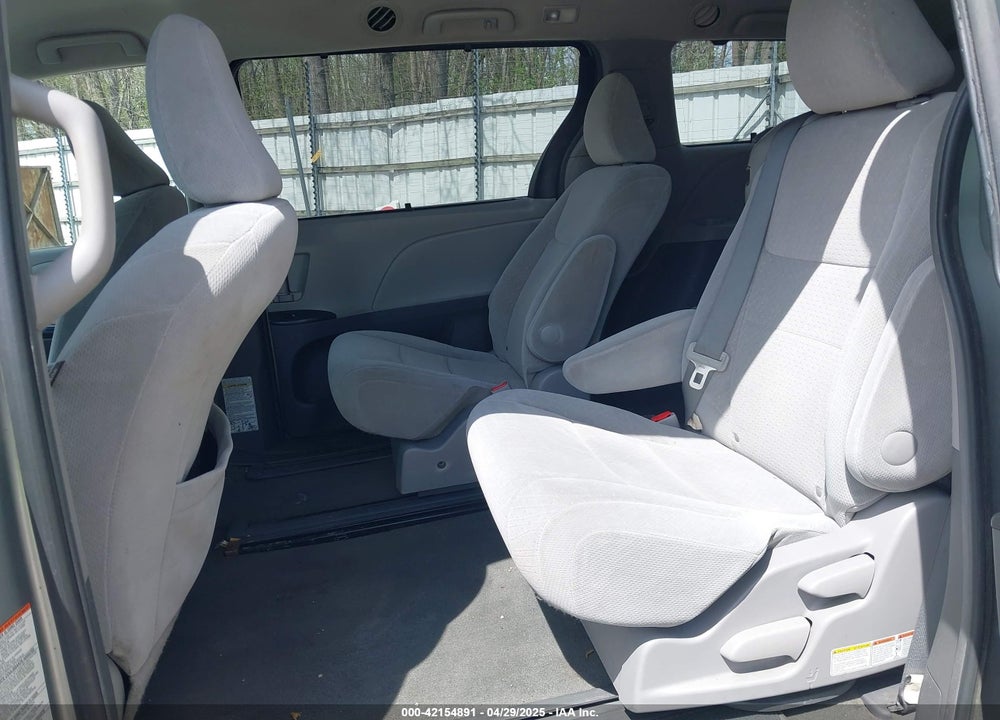 2015 TOYOTA SIENNA LE 8 PASSENGER VIN: 5TDKK3DC2FS601019