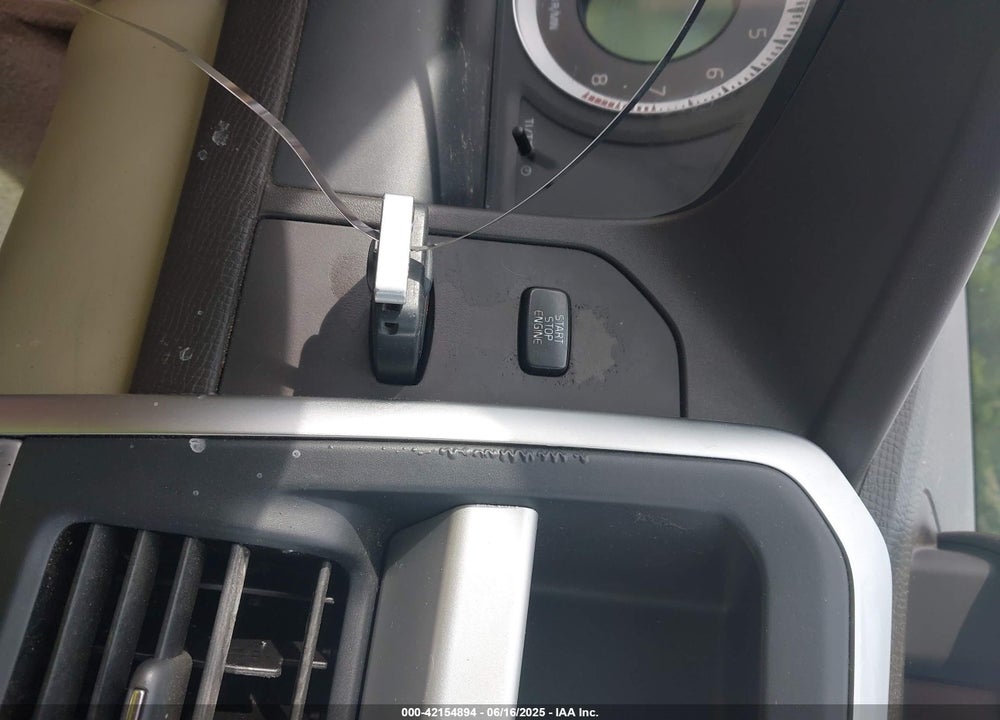 2010 VOLVO XC60 VIN: YV4992DZ0A2029275