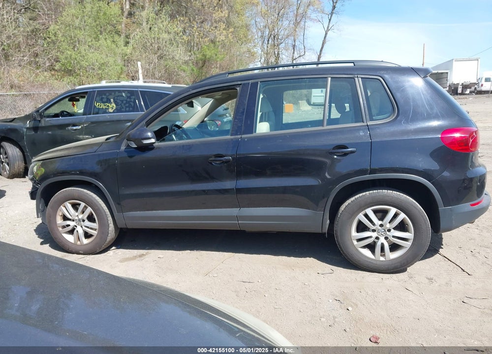 2016 VOLKSWAGEN TIGUAN VIN: WVGBV7AX9GW599210
