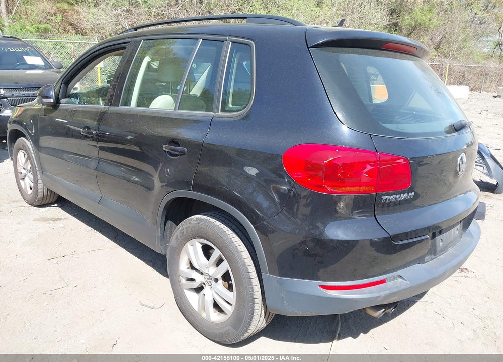 2016 VOLKSWAGEN TIGUAN VIN: WVGBV7AX9GW599210