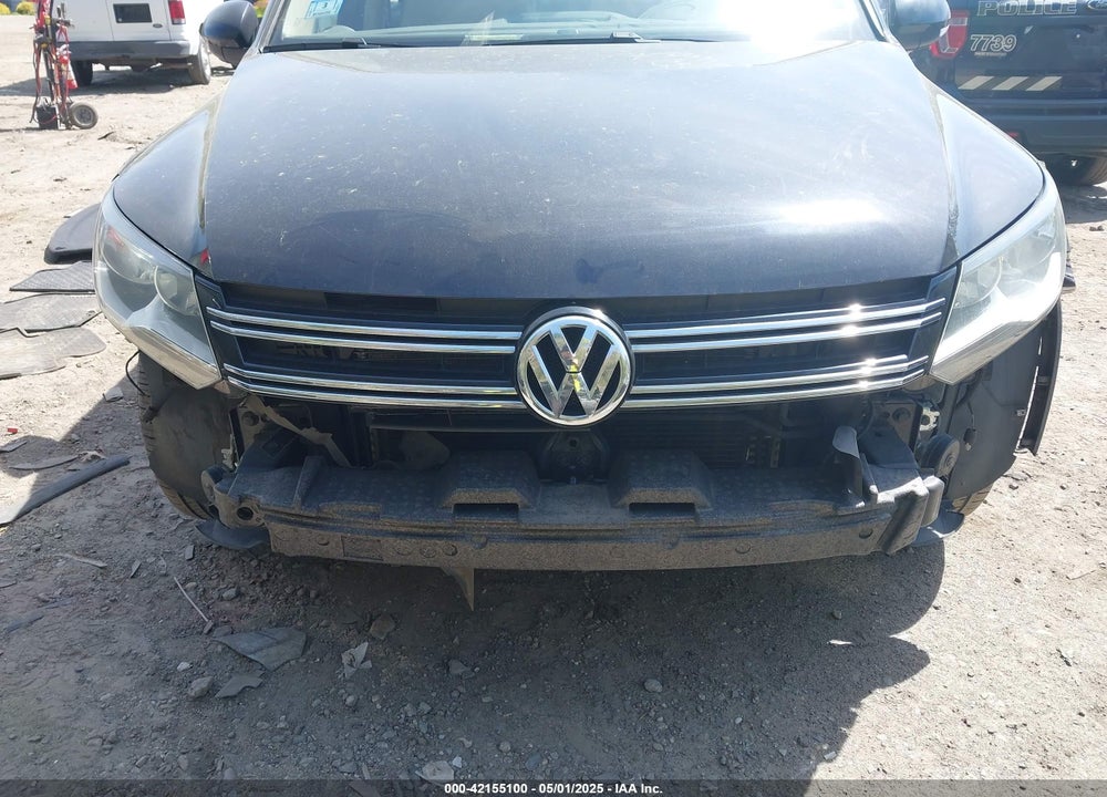 2016 VOLKSWAGEN TIGUAN VIN: WVGBV7AX9GW599210