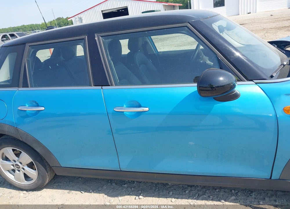 2015 MINI COOPER VIN: WMWXS5C56FT831505