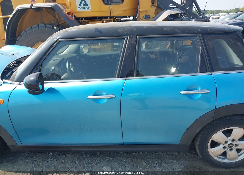 2015 MINI COOPER VIN: WMWXS5C56FT831505