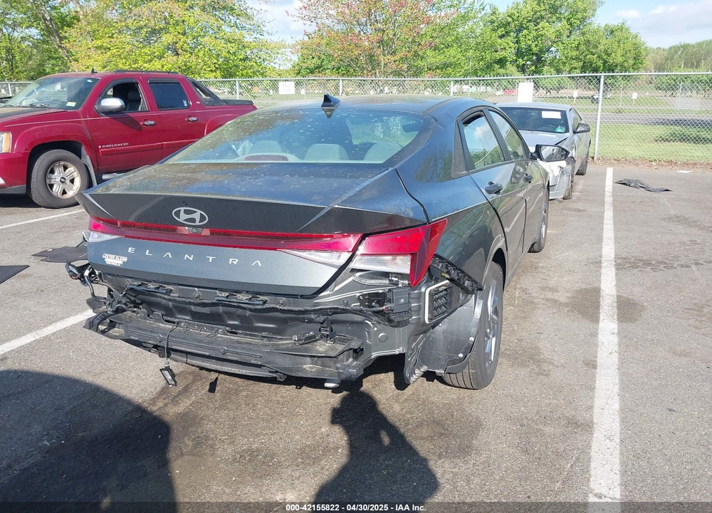 2024 HYUNDAI ELANTRA VIN: KMHLM4DG3RU759596