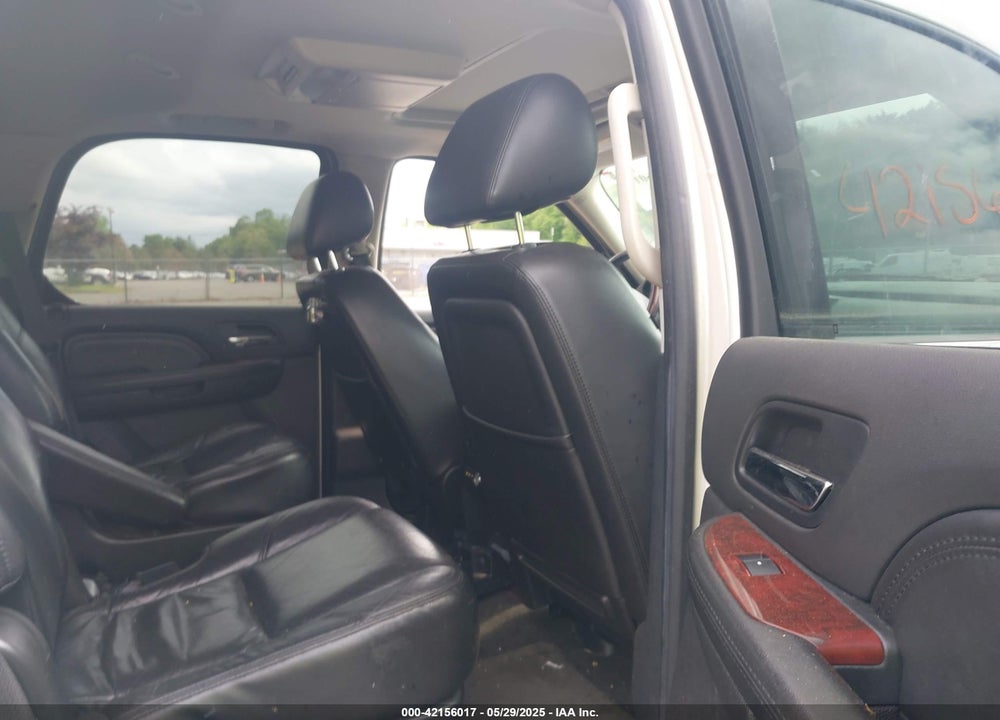2010 CADILLAC ESCALADE LUXURY VIN: 1GYUKBEFXAR101977