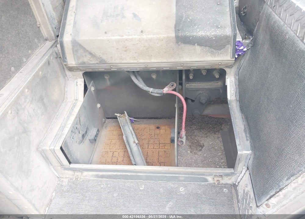 1999 FREIGHTLINER CHASSIS M LINE WALK-IN VAN VIN: 4UZA4FF43XCA61081