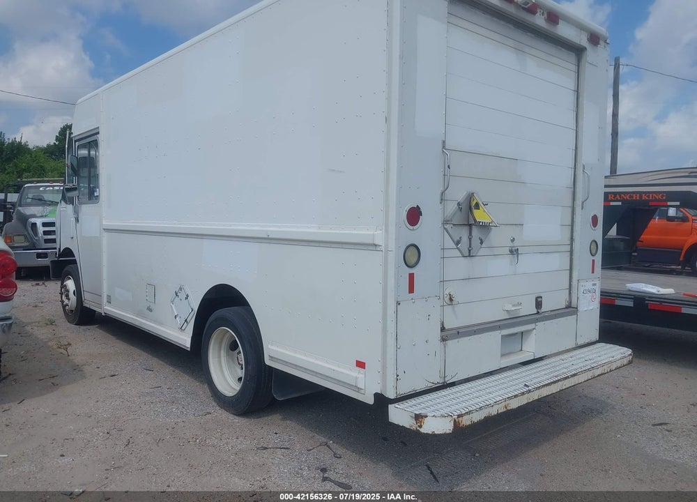 1999 FREIGHTLINER CHASSIS M LINE WALK-IN VAN VIN: 4UZA4FF43XCA61081
