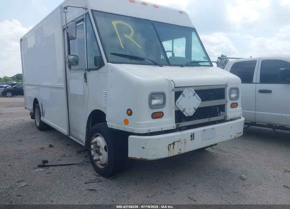 1999 FREIGHTLINER CHASSIS M LINE WALK-IN VAN VIN: 4UZA4FF43XCA61081