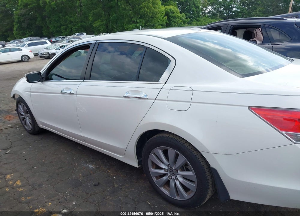 2011 HONDA ACCORD VIN: 1HGCP3F8XBA010136