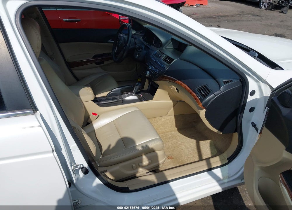 2011 HONDA ACCORD VIN: 1HGCP3F8XBA010136