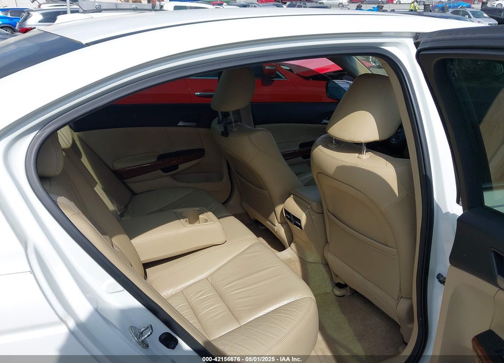 2011 HONDA ACCORD VIN: 1HGCP3F8XBA010136
