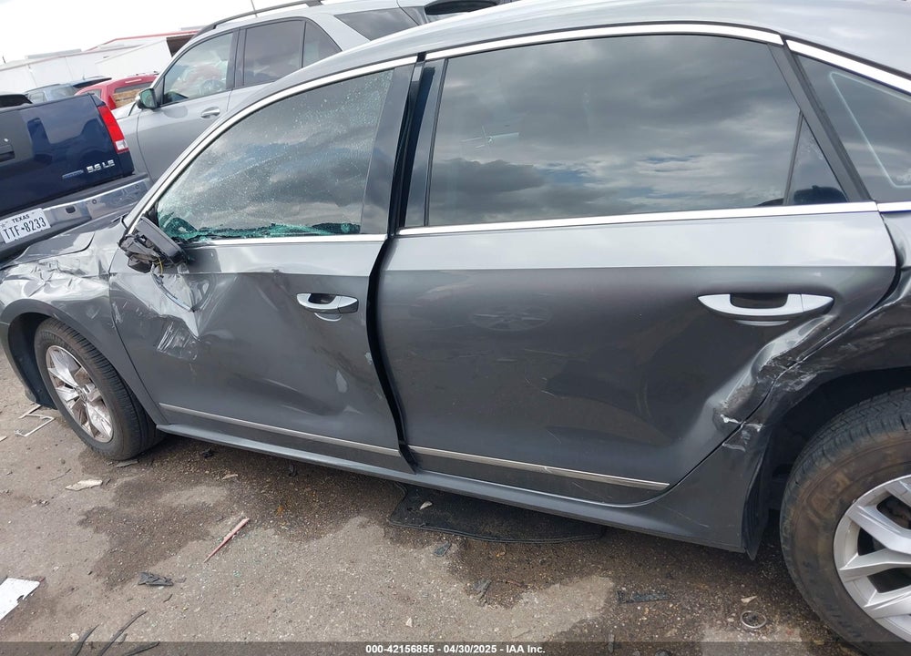 2017 VOLKSWAGEN PASSAT VIN: 1VWAT7A31HC073446