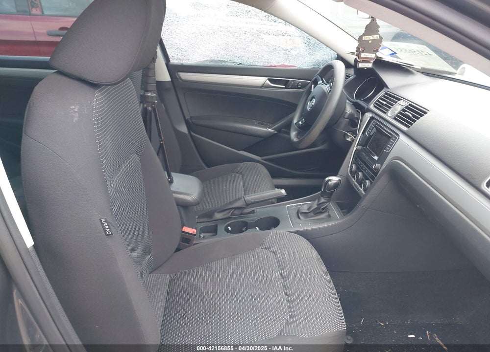 2017 VOLKSWAGEN PASSAT VIN: 1VWAT7A31HC073446