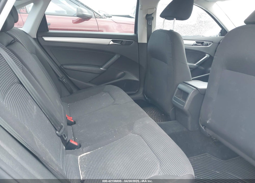 2017 VOLKSWAGEN PASSAT VIN: 1VWAT7A31HC073446