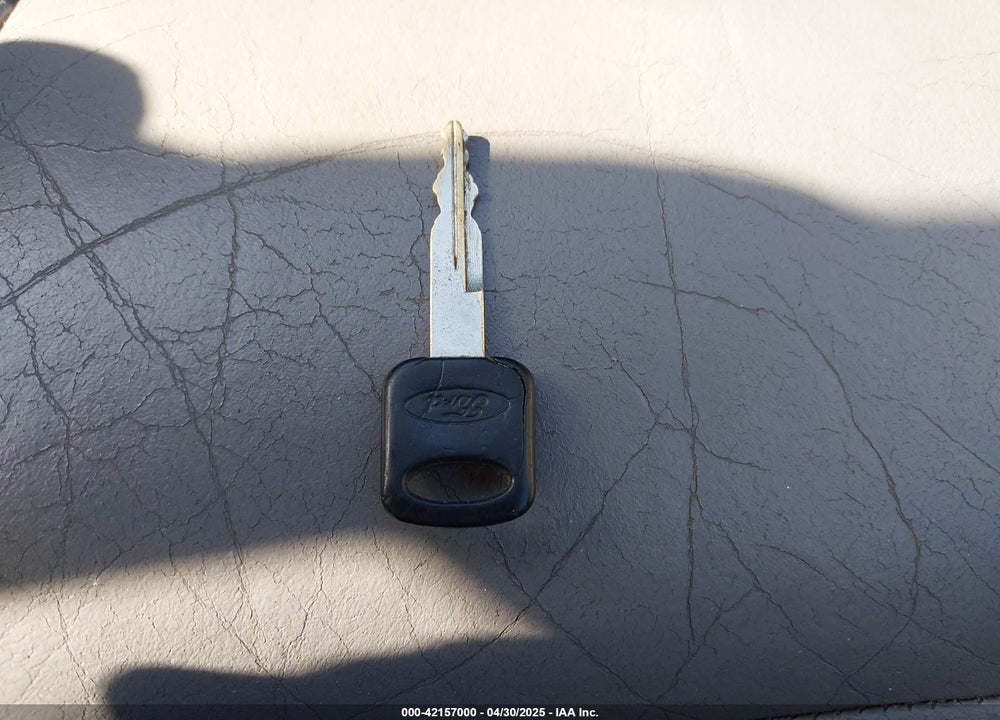 1997 FORD THUNDERBIRD LX VIN: 1FALP62W7VH154412